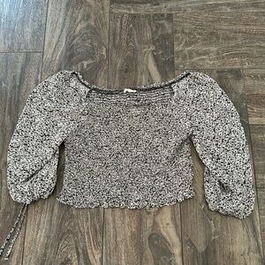 Easel off the shoulder top size M